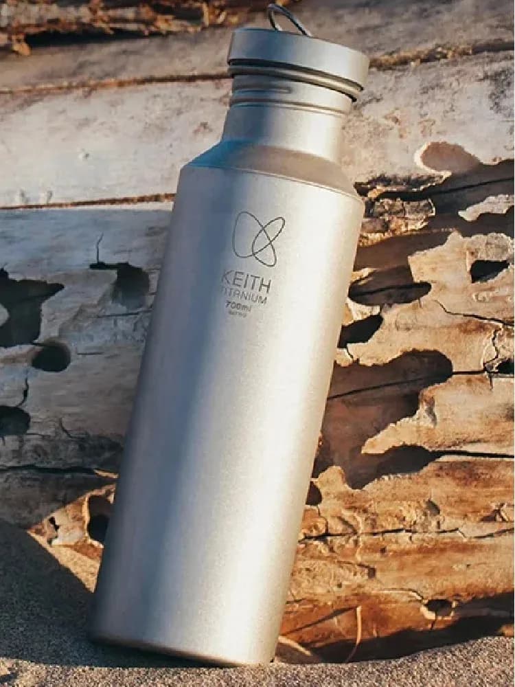 Bouteille d'eau de sport Keith Titanium avec manchon de protection thermique 400/550/700ml légère, étanche et sans BPA pour l'extérieur